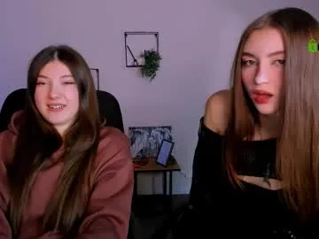 miaandmolly_ – webcam model profile photo Image 9