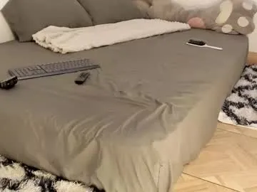 millemimi – webcam model profile photo Image 2