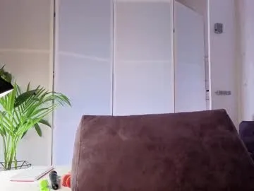 millemimi – webcam model profile photo Image 8