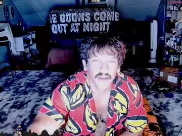 TOP_po – webcam model profile photo Image 14