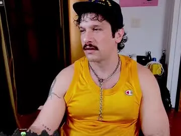 TOP_po – webcam model profile photo Image 2