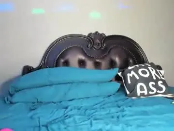 linagh – webcam model profile photo Image 14