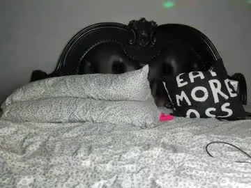 linagh – webcam model profile photo Image 17