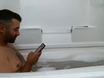 TOP_po – webcam model profile photo Image 10