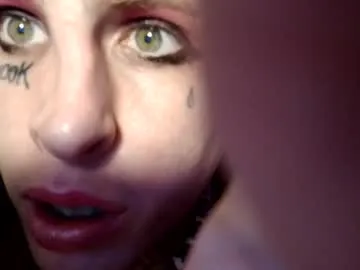 shinyways – webcam model profile photo Image 4