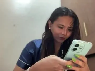 uwuxo – webcam model profile photo Image 12