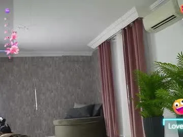 Linnea – webcam model profile photo Image 5