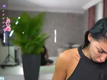 Linnea – webcam model profile photo Image 6