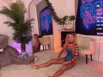 karolinecher – webcam model profile photo Image 13