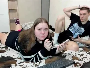 alana_glasses – webcam model profile photo Image 3