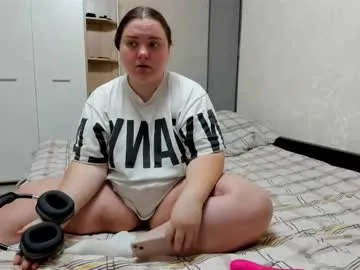 alana_glasses – webcam model profile photo Image 7