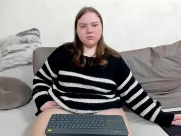 alana_glasses – webcam model profile photo Image 9