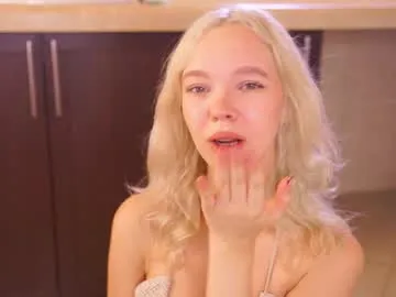 luciewintersuk – webcam model profile photo Image 12