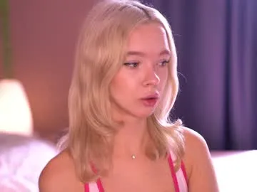 luciewintersuk – webcam model profile photo Image 13