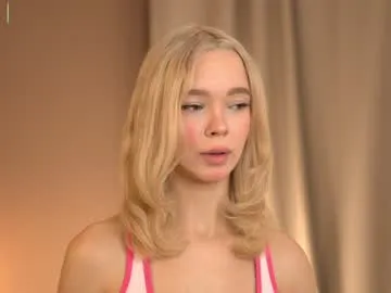 luciewintersuk – webcam model profile photo Image 2