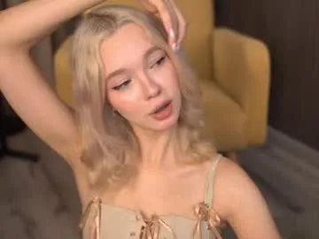 luciewintersuk – webcam model profile photo Image 4