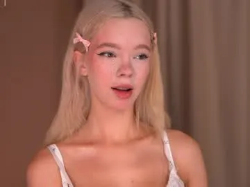 luciewintersuk – webcam model profile photo Image 6