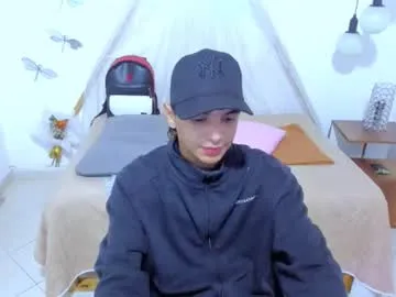 IORio2 – webcam model profile photo Image 4