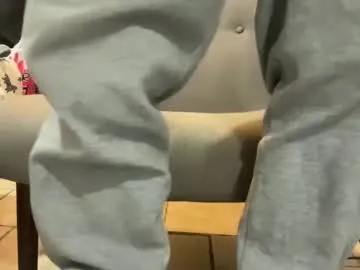 minusvibe – webcam model profile photo Image 4