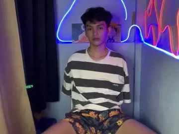 elisonni – webcam model profile photo Image 10