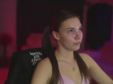 oops_my_english – webcam model profile photo Image 17