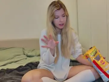 YoungSquad – webcam model profile photo Image 8