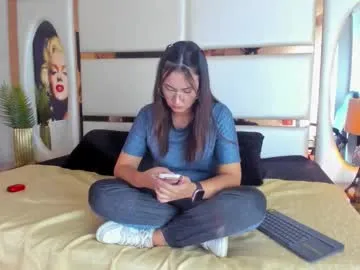 zui_lu – webcam model profile photo Image 10