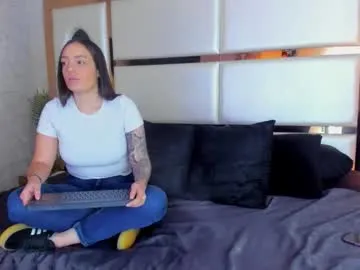 zui_lu – webcam model profile photo Image 8