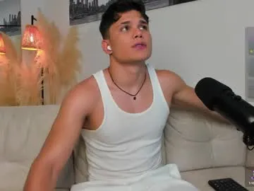 IORio2 – webcam model profile photo Image 7