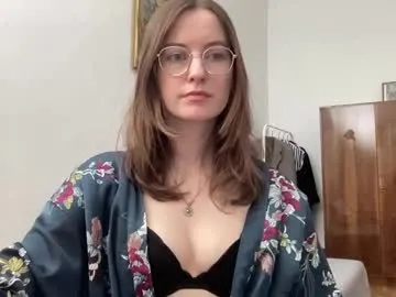 kitti_lovee – webcam model profile photo Image 4