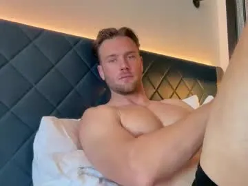 PinkyPai – webcam model profile photo Image 13