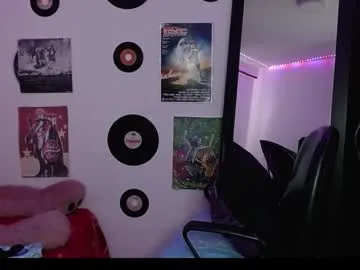 IORio2 – webcam model profile photo Image 5