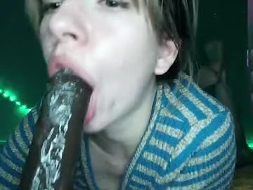 raisawetsx – webcam model profile photo Image 9