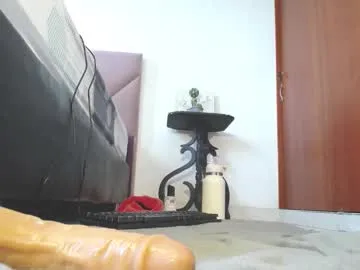 latoriacosner – webcam model profile photo Image 3