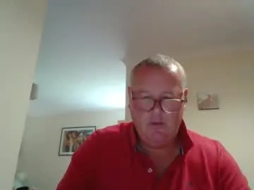 jucieLussie – webcam model profile photo Image 6