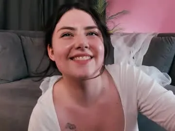 IORio2 – webcam model profile photo Image 3