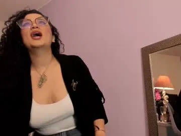 Taanni – webcam model profile photo Image 12