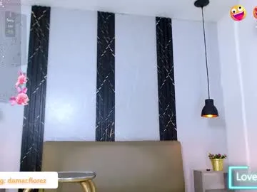 glasses_cat – webcam model profile photo Image 11