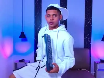 glasses_cat – webcam model profile photo Image 16