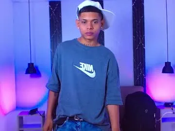 glasses_cat – webcam model profile photo Image 17