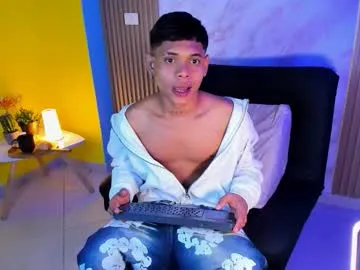 glasses_cat – webcam model profile photo Image 5