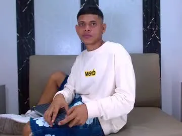 glasses_cat – webcam model profile photo Image 8