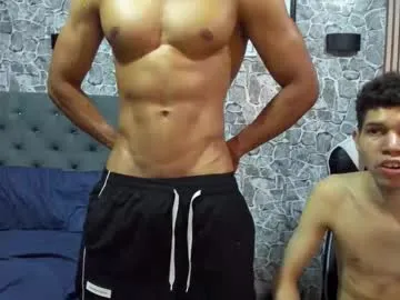 Yna-and-Yn – webcam model profile photo Image 4