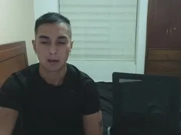 lynn9000 – webcam model profile photo Image 4