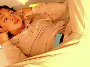 ysabell_viveris – webcam model profile photo Image 9