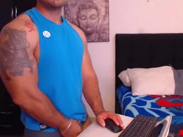 ginwood – webcam model profile photo Image 9