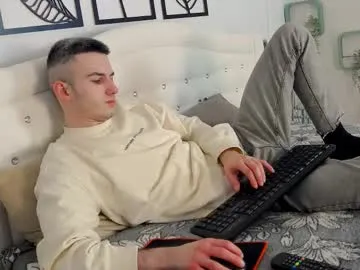 livenull – webcam model profile photo Image 2