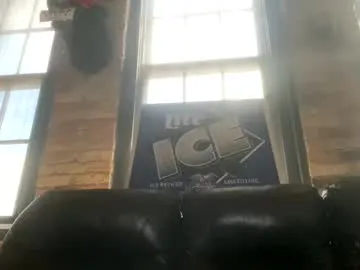 str8dj – webcam model profile photo Image 11