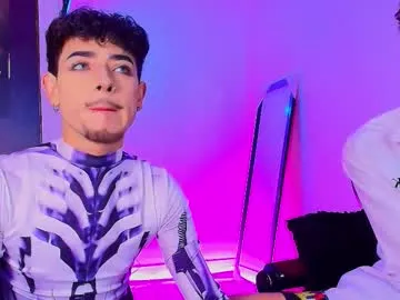 VIKITOMMY – webcam model profile photo Image 16