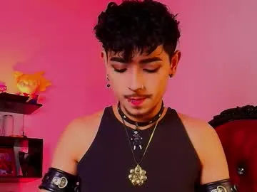 VIKITOMMY – webcam model profile photo Image 8